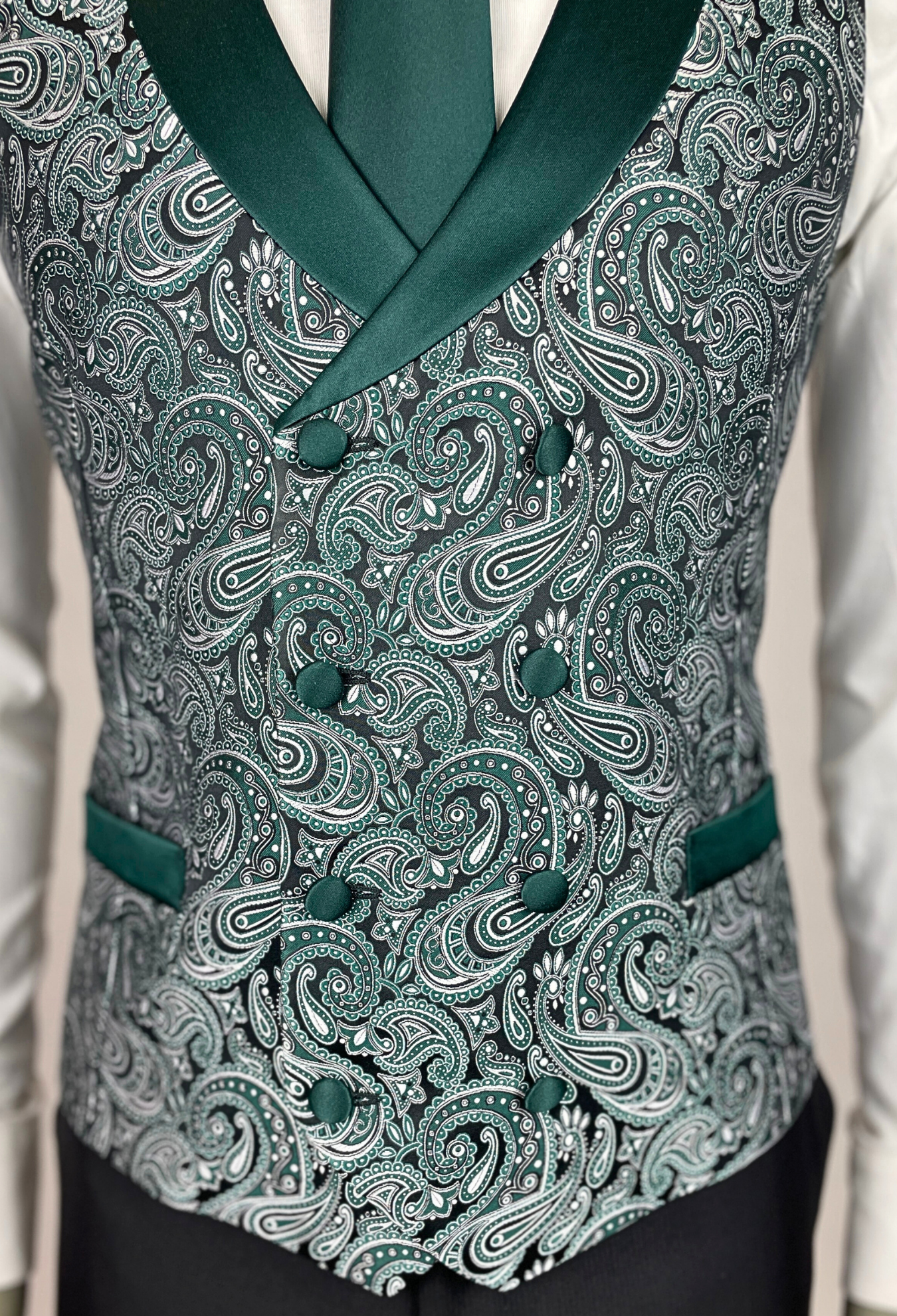 gilet damascato verde tessuto jaquard bottoni e tasche tessuto unito verde